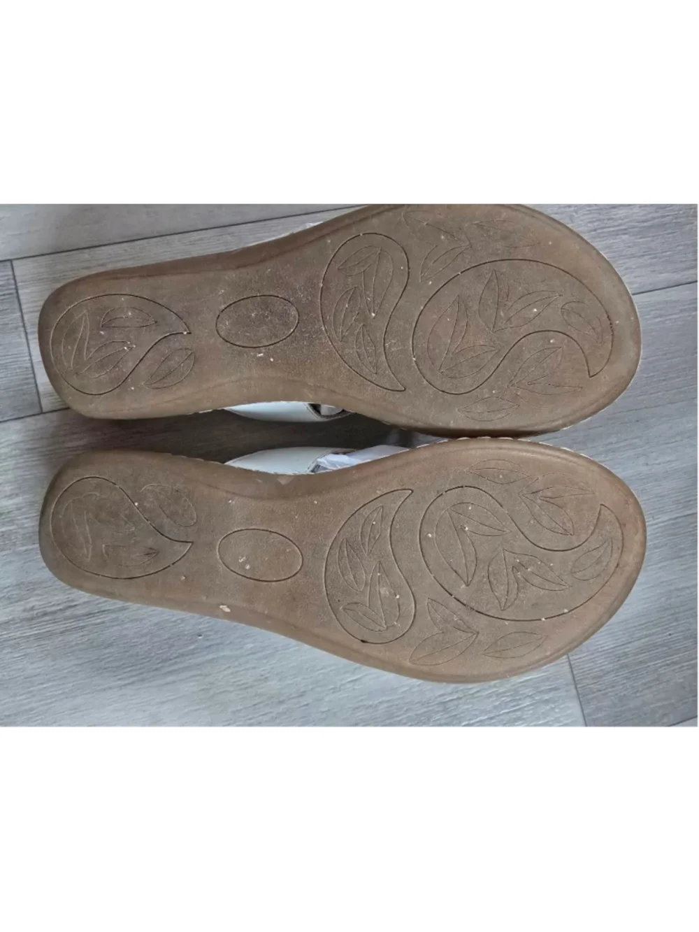 Women's Canyon River Blues White & Brown Thong Sandals Size 7